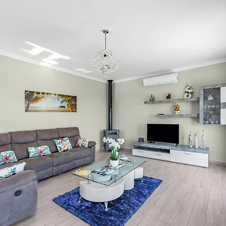 Sol E Mar - Eoi135 By Interhome *